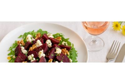 Bietensalade met geitenkaas, honing en walnoten