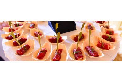 borrelhapje-carpacciorolletjes-met-portsaus